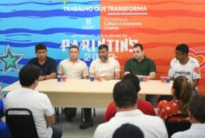 Wilson Lima anuncia repasse de R$ 2 mi para Caprichoso e Garantido; total investido chega a R$ 12 milhões