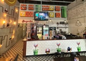Conheça o Chelsea Burgers & Shakes, restaurante com temática diferenciada em Curitiba