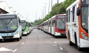 David Almeida entrega mais 40 novos ônibus para Manaus