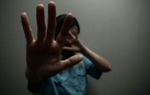 Polícia do Amazonas informa tempo em que vítimas de estupro podem denunciar agressores
