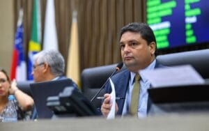 CMM faz ‘reparação histórica’ ao tramitar Projeto que iguala salário-base ao valor do mínimo de R$ 1.320