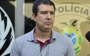 Motorista de app muda o percurso da corrida para roubar o celular de uma passageira, em Manaus