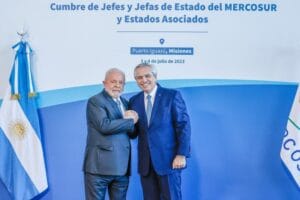 ‘Não temos alternativa que não seja a união’, diz Lula na Argentina