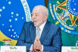 Lula sanciona lei para retomada de mais de 11 mil obras inacabadas