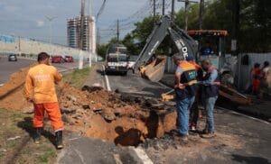Obra na avenida Ephigênio Salles é iniciada e prefeitura prevê conclusão em 24 horas