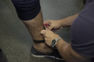 MP recorre de decisão que determinou monitoramento por tornozeleira de membro do CV, em Manaus