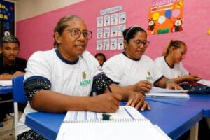 EJA: matrícula de novos alunos e transferência acontece nesta sexta-feira (4), em Manaus