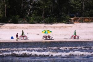 Veja quais e como chegar até as praias do Amazonas para se refrescar com sua família durante o verão