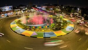 Sem manutenção há anos, rotatória do Mindu é entregue totalmente revitalizada