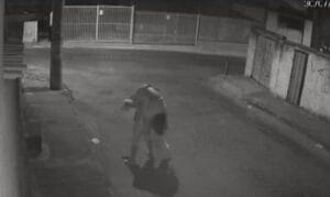 ‘Jogada ali como um saco de lixo’, diz irmã de vítima de estupro encontrada desacordada em uma rua