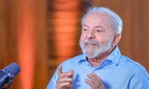 Argentina precisa de presidente que respeite a democracia, diz Lula