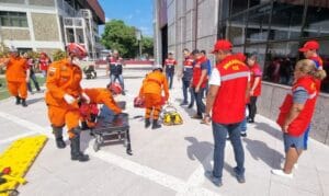 TCE-AM faz simulação de evacuação de emergência e salvamento