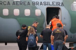 Equipes são enviadas à Barcelos para transportar as 14 vítimas de acidente aéreo