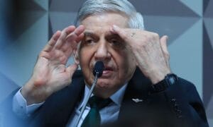 General Augusto Heleno classifica acampamentos bolsonaristas como ‘ordeiros e pacíficos’