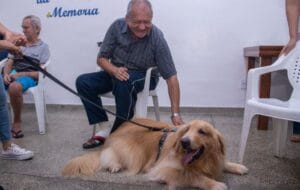 Idosos de Manaus encontram alegria e saúde com a ajuda de animais de estimação