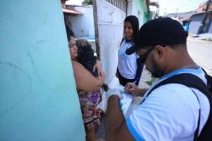 Vacinadores da campanha antirrábica visitam 11 bairros de Manaus nesta semana; confira quais