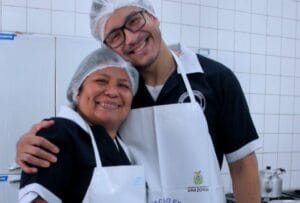 ‘Recebemos de volta o amor que entregamos cozinhando’, afirma merendeiro da Escola Princesa Isabel