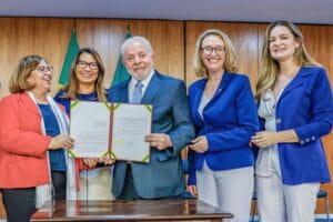 Sancionada lei que prevê pensão para filhos de vítimas de feminicídio