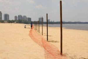 Prefeitura reforça interdição da praia da Ponta Negra durante feriado prolongado em Manaus