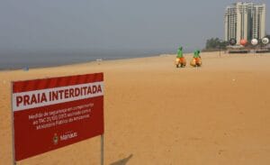 David anuncia desinterdição da praia Ponta Negra para banho após subida do rio Negro