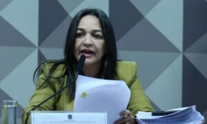 Relatora pede indiciamento de Jair Bolsonaro e mais 60 golpistas