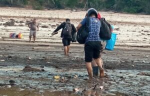 Rio Negro atinge a cota de 13,59 metros, a menor já registrada na história