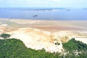 Pesquisador vê relação entre seca no Rio Negro e aquecimento global