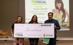 Vencedores da Campanha Nota Fiscal Amazonense recebem cheques simbólicos na Sefaz
