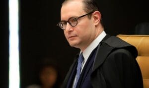 Zanin pede informação sobre aumento de 300% em salário de governador