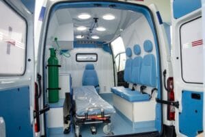 Policlínica da Redenção recebe ambulância totalmente equipada e aparelhos de ar-condicionado