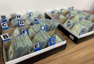 Polícia reforça chamada para donos retirarem mais de 400 celulares recuperados em Manaus