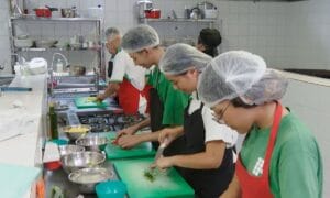 Desemprego cai de 8% para 7,7% no país no terceiro trimestre do ano