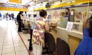 Trabalhadores dos Correios avaliam greve na semana da Black Friday