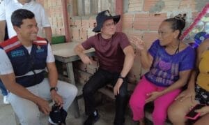 Prefeito visita Puraquequara para conhecer as necessidades das famílias que serão beneficiadas com o Morar Melhor