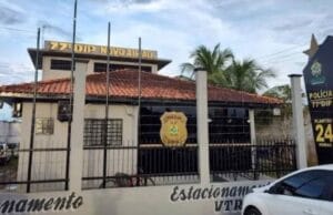 Homem que era agredido e proibido de sair de casa, não possuía acesso ao seu benefício social, no AM