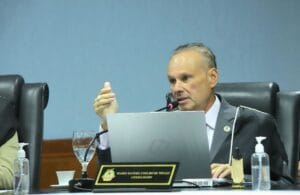 Conselheiro suspende pregão para contratação de pintura da Prefeitura de Manaus