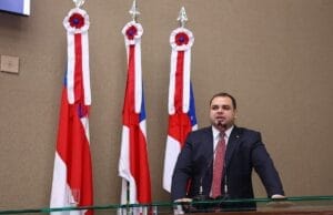 Sancionada lei de Roberto Cidade que estabelece multa para ações de telemarketing realizadas via bots e robôs