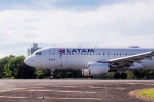 Latam anuncia compra de 24 aviões da Embraer