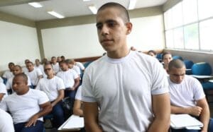 Jovem Levy Gabriel realiza sonho e entra para a Polícia Militar do Amazonas aos 18 anos