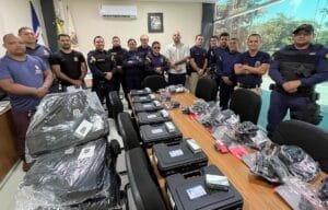Guardas municipais de Manaus recebem pistolas, munições e equipamentos táticos