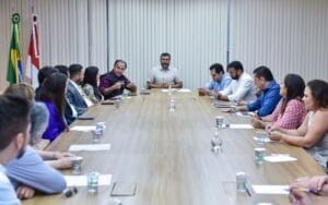 Médicos retomam imediatamente 100% dos serviços de saúde do AM, anuncia Wilson após acordo