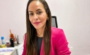 Homem não aceita fim do relacionamento e tenta matar sua ex-companheira a facadas, em Manaus