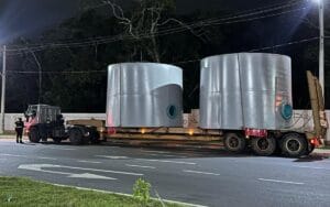 Detran-AM remove carreta e caminhão com carga irregular no Rapidão Rodoanel