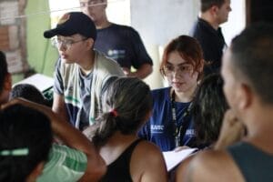 Governo dá assistência a famílias atingidas por incêndio na Zona Sul de Manaus