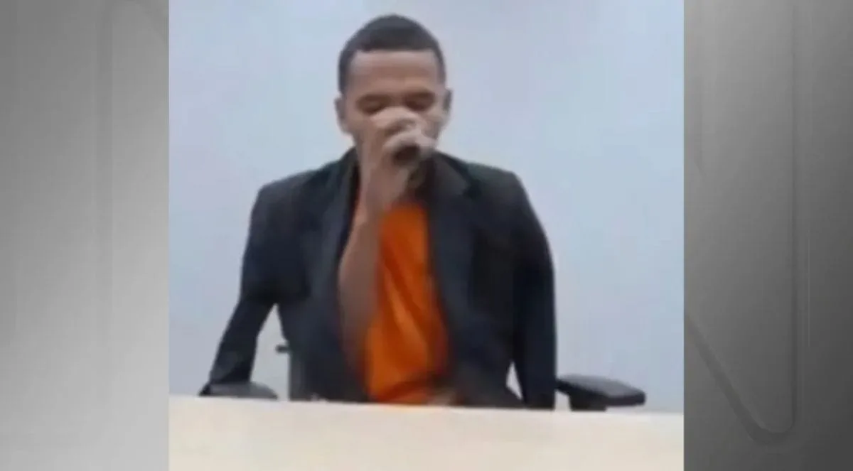 cafe e casaco a detento