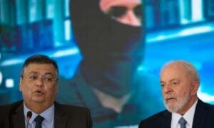 Ao deixar MJ, Dino defende câmeras em fardas e reforma em lei penal