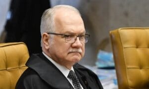 STF não deixará de julgar leis que afrontam a Constituição, diz Fachin
