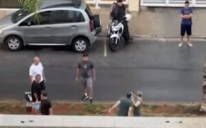 ‘Valentão’ cospe em mulher e é derrubado por motoboy após uma discussão