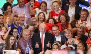 Lula: construção coletiva do novo PNE é conquista da democracia