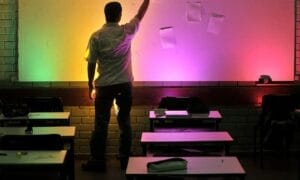 Lei garante a professores plano de carreira e jornada reduzida